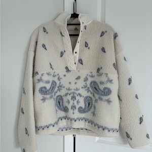 American Eagle Cream and Blue Paisley Fleece Pullover